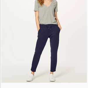 Lululemon On The Fly 7/8 Pant in Black